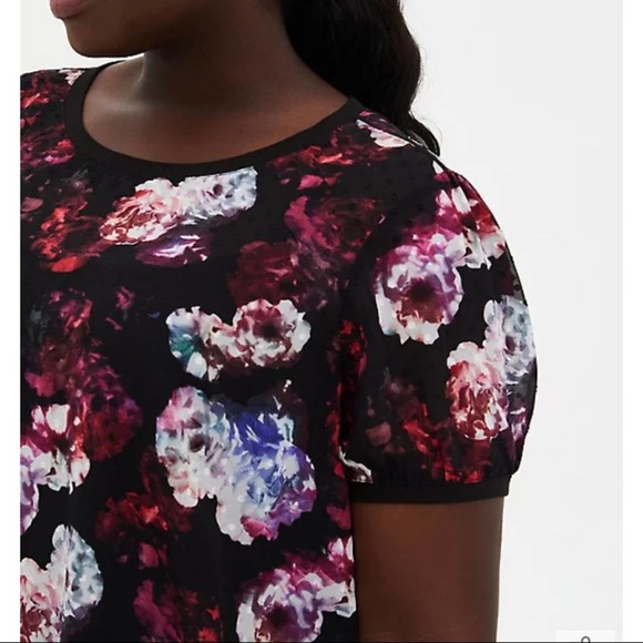 TORRID WOMEN'S BLACK FLORAL CRINKLE CLIP DOT CREW NECK T-SHIRT SIZE 3X NWT - Picture 3 of 8